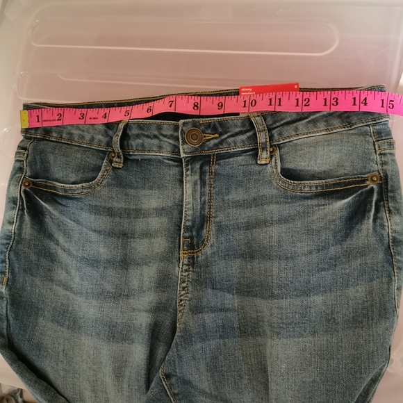 NWT Mid Rise Skinny Jeans Stretch Raw Hem 8 - Picture 7 of 7